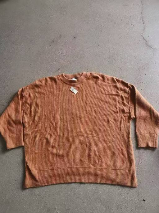 LADY'S SWEATER