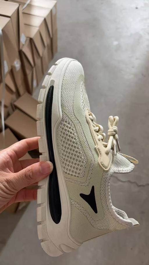 Men's sports shoes